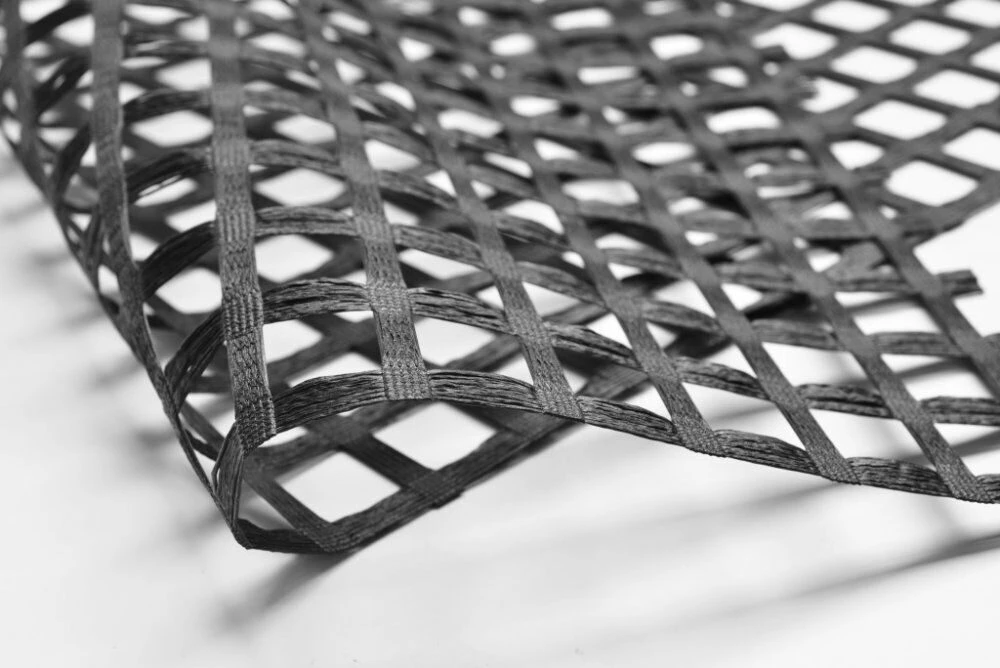 Геосетка ТЕНЕТ полиэфирная 50/50-25, 4 × 100 м, битумная пропитка
